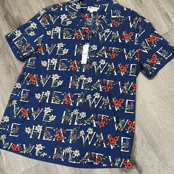 NWT J. Crew Men’s Medium HEATWAVE Shirt Sleeve Button Front Vacation Shirt - Picture 3 of 8